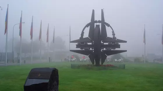 شعار حلف شمال الأطلسي "الناتو"