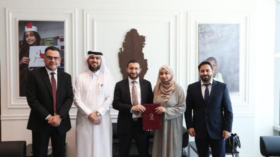 صورة جماعية عقب توقيع الاتفاقية