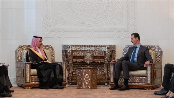 وزير الخارجية السعودي مع رئيس النظام السوري