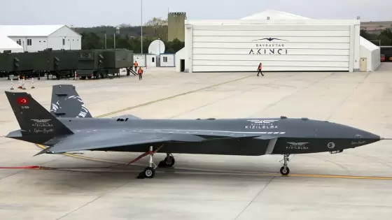 المقاتلة التركية "قزل ألما"