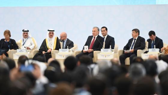 سعادة السيد سلطان بن راشد الخاطر وكيل وزارة التجارة والصناعة خلال المنتدى