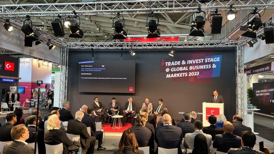 جانب من الجلسة النقاشية