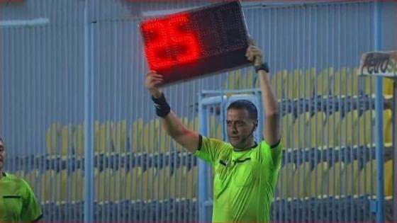 الحكم الرابع يرفع الوقت المحتسب بدلا من الضائع