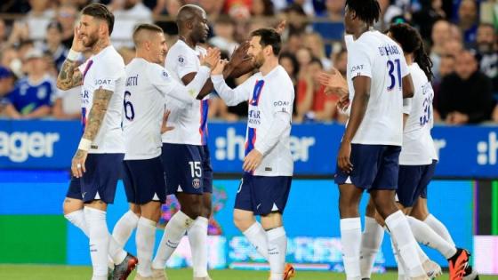 ميسي يحتفل بالهدف