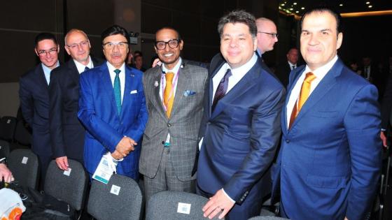 سفير قطر خلال المشاركة في المعرض