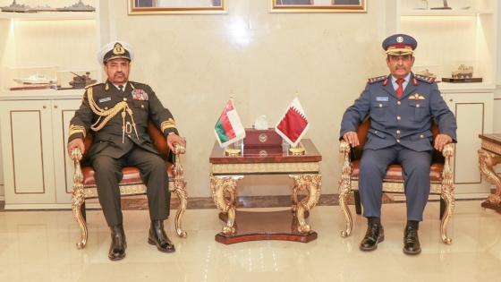 جانب من لقاء سعادة رئيس الأركان بنظيره العماني
