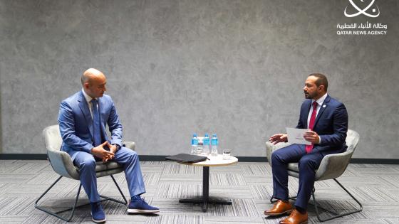 جانب من حوار وزير الاقتصاد في كازاخستان مع وكالة الأنباء القطرية