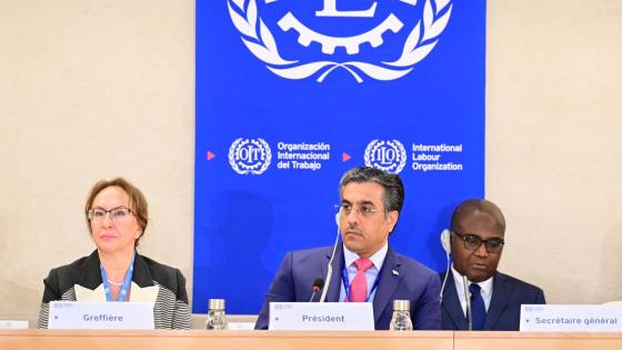 سعادة الدكتور على بن صميخ المري وزير العمل يترأس المؤتمر