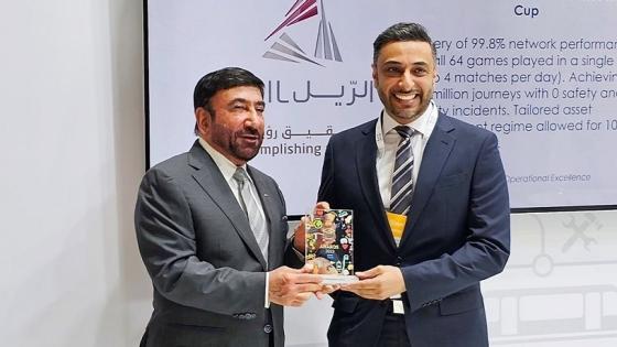 جانب من تسليم الجائزة