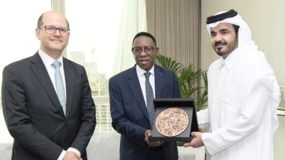 سعادة الشيخ جوعان بن حمد آل ثاني رئيس اللجنة الأولمبية القطرية مع رئيس الاتحاد الدولي لكرة السلة