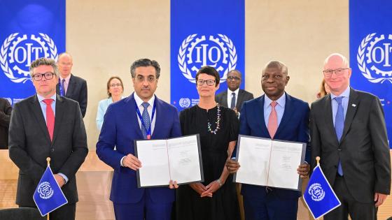 سعادة الدكتور علي بن صميخ المري وزير العمل خلال المؤتمر