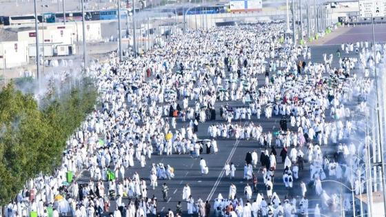 ضيوف الرحمن يتوجهون إلى صعيد عرفات