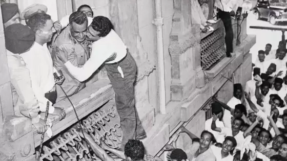 الرئيس المصري الراحل جمال عبد الناصر خلال مؤتمر جماهيري