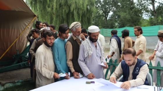 جانب من تقديم المساعدات