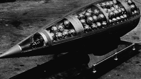 قنبلة عنقودية