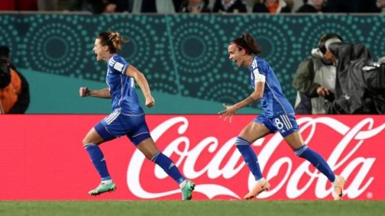 احتفال لاعبات منتخب إيطاليا