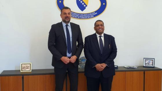 على هامش الاجتماع