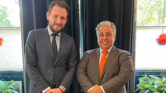 جانب من تسليم الرسالة الخطية