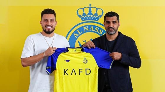 أليكس تيليس بعد توقيعه لفريق النصر