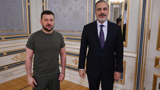 الرئيس الأوكراني مع وزير الخارجية التركي