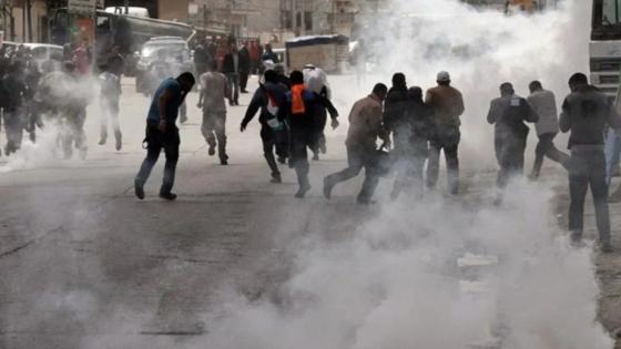 وقوع عشرات الإصابات بالاختناق