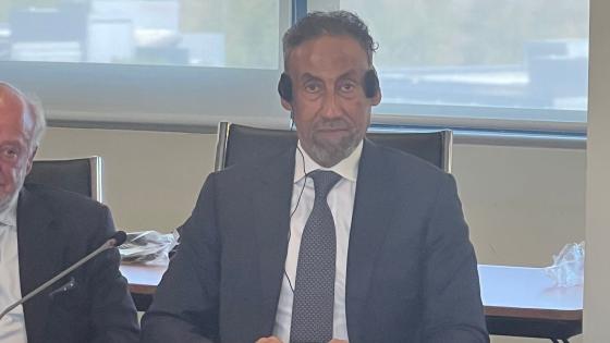 المهندس علي بن عبد اللطيف المسند خلال مشاركته بالاجتماع