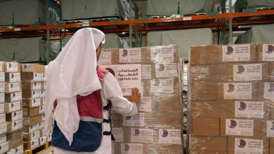 جانب من توزيع المساعدات