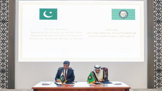 جانب من توقيع الاتفاقية