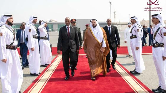 البرهان خلال مراسم المغادرة