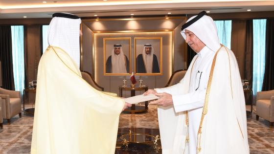 خلال تسليم نسخة من أوراق اعتماد سفير الإمارات