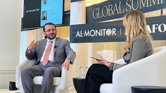 د. ماجد الأنصاري خلال مشاركته في القمة