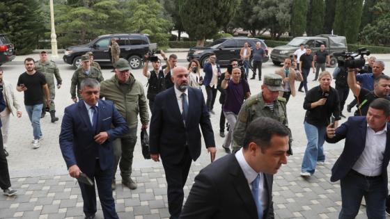 خلال وصول الوفد