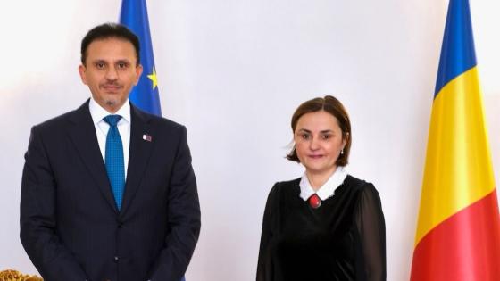 على هامش الاجتماع