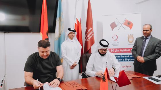 جانب من توقيع الاتفاقيات