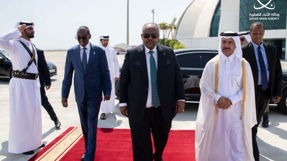 رئيس جمهورية جيبوتي خلال مغادرته الدوحة