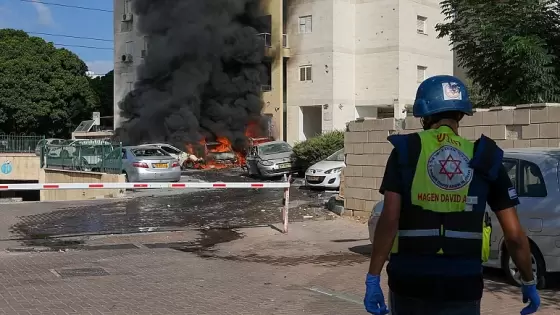 النيران تشتعل في عدد من المواقع داخل غلاف غزة