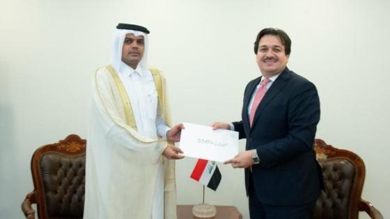 خلال تسليم نسخة من أوراق الاعتماد