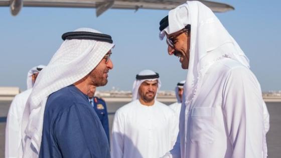 سمو الأمير خلال استقباله رئيس دولة الإمارات