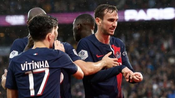 احتفال لاعبو باريس سان جيرمان