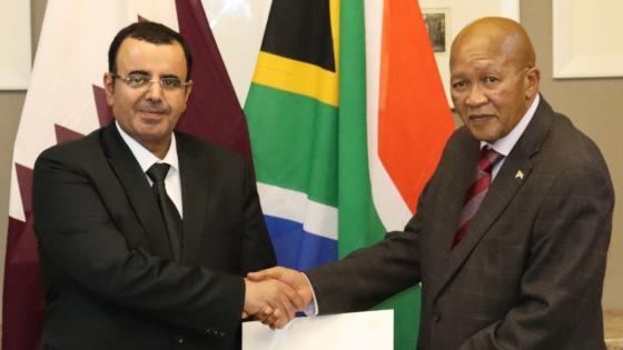 جانب من تسليم الأوراق