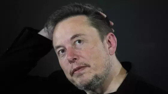 رجل الأعمال الأمريكي إيلون ماسك