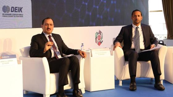 جانب من مشاركة سلطان بن راشد الخاطر وكيل وزارة التجارة والصناعة