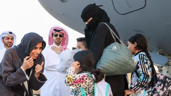 سعادة السيدة لولوة الخاطر خلال استقبال الأشقاء الفلسطينيين