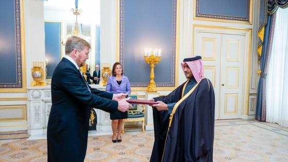 سعادة السفير الدكتور مطلق بن ماجد القحطاني مع ملك هولندا