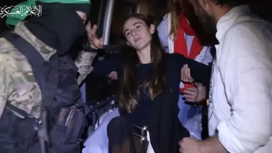 القسام سلّمت 13 من النساء والأطفال الإسرائيليين و4 أجانب