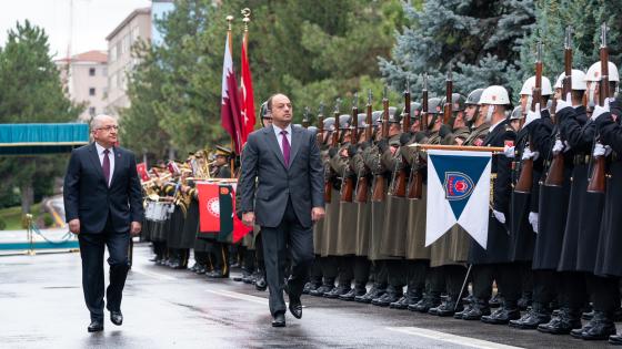 جانب من الاستقبال الرسمي لسعادة وزير الدولة لشؤون الدفاع