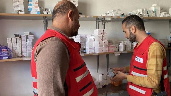 جانب من تقديم المساعدات