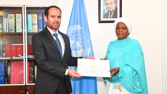 خلال تسليم نسخة من أوراق الاعتماد