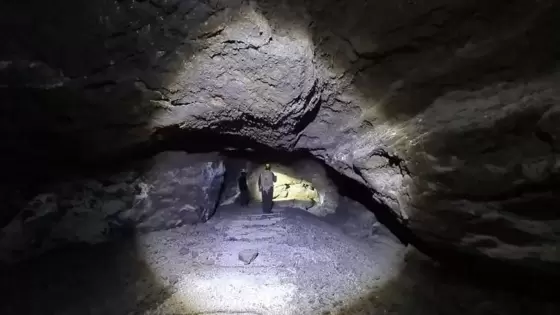 الكهف المكتشف في السعودية