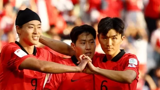 احتفال لاعبو كوريا الجنوبية